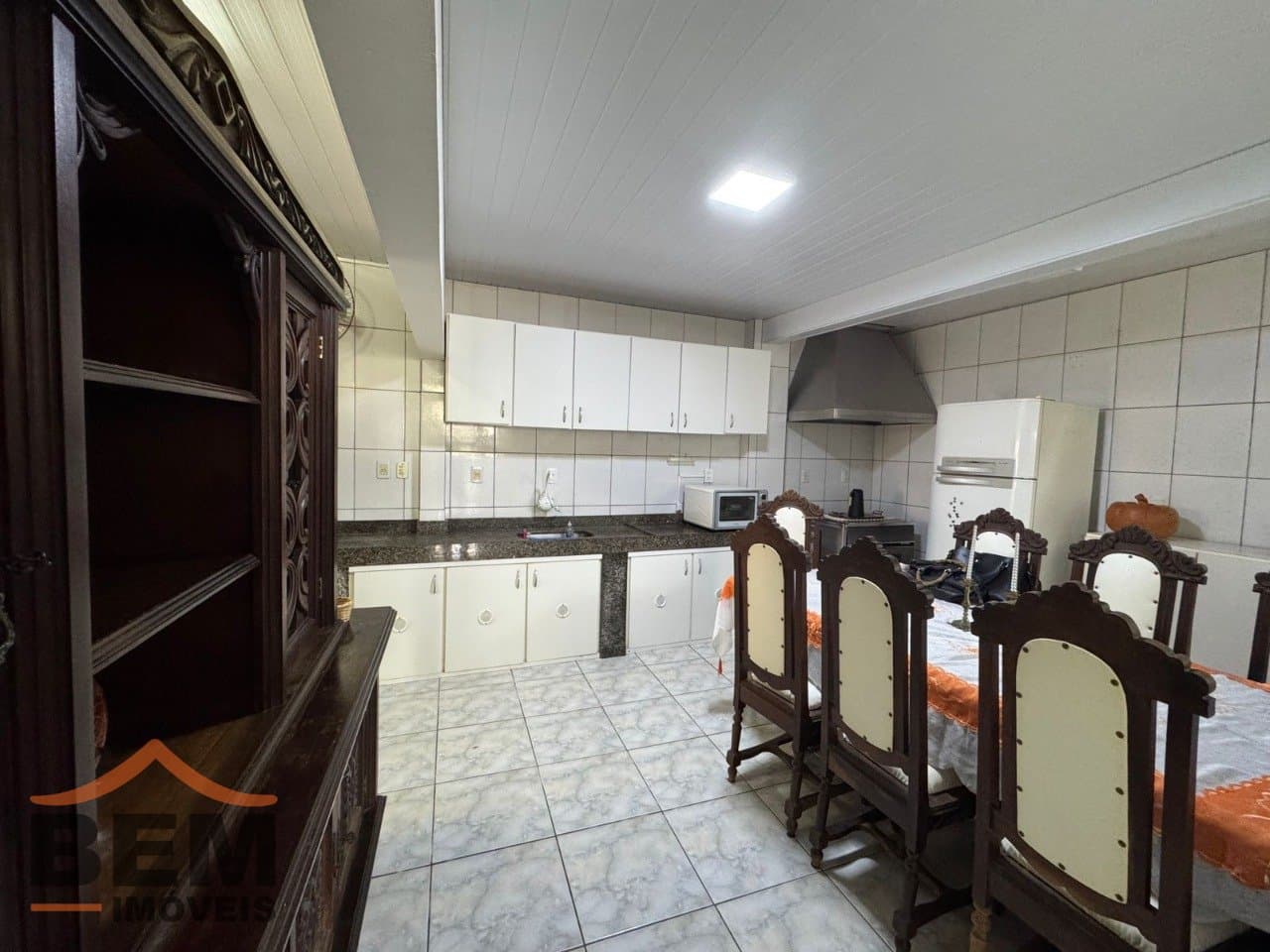 Casa à Venda com 10 quartos, 2 vagas no bairro Nações em Balneário Camboriú/SC: cd21fe3c-63cf-4c6e-b8c7-a937bb72bdc8