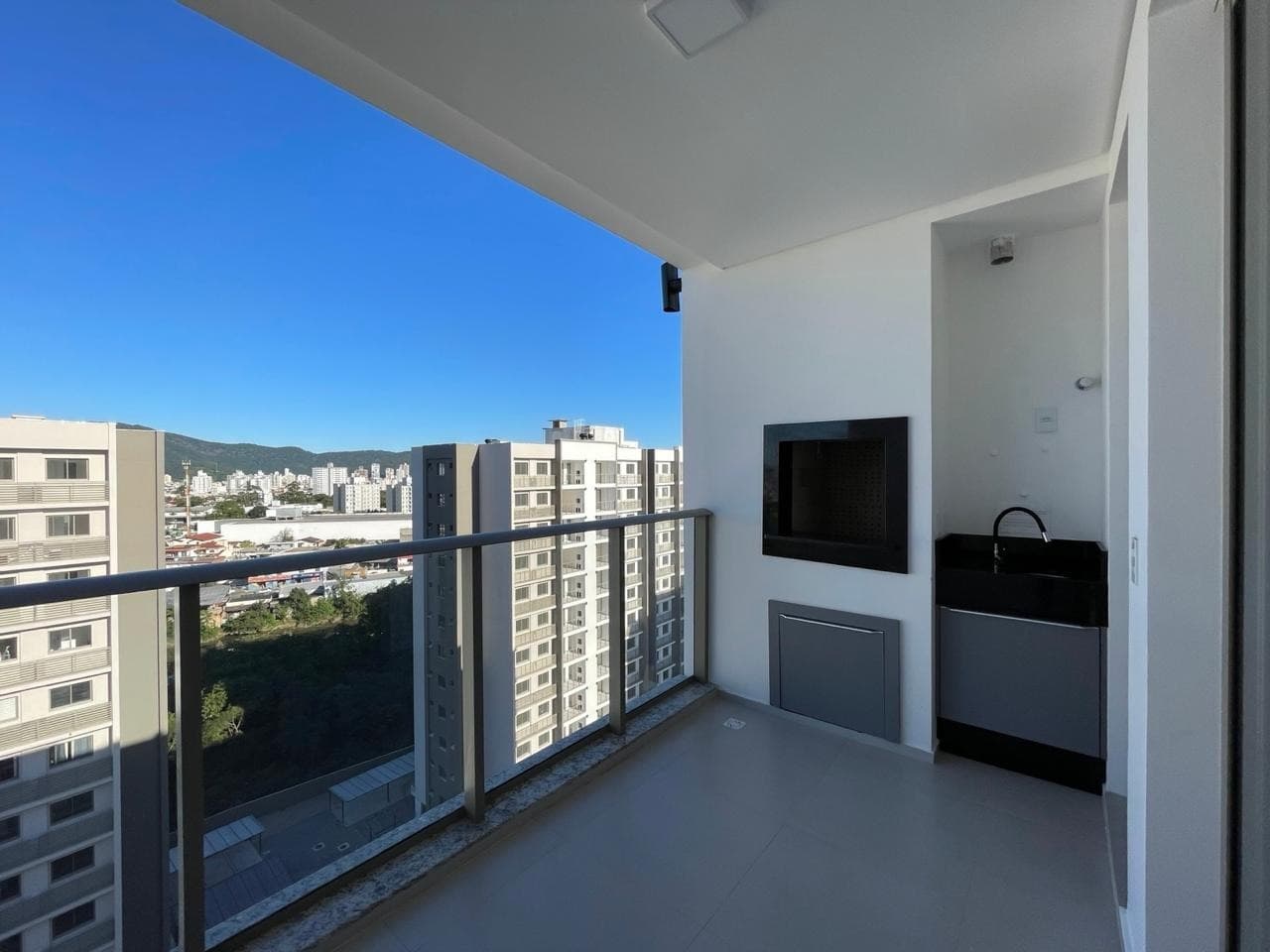 Apartamento para Locação com 2 quartos sendo 1 suíte, 1 vaga no bairro São Vicente em Itajaí/SC: 06 - SACADA