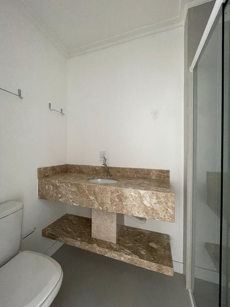 Apartamento para Locação com 2 quartos sendo 1 suíte, 1 vaga no bairro São Vicente em Itajaí/SC: 08 - BANHEIRO SOCIAL