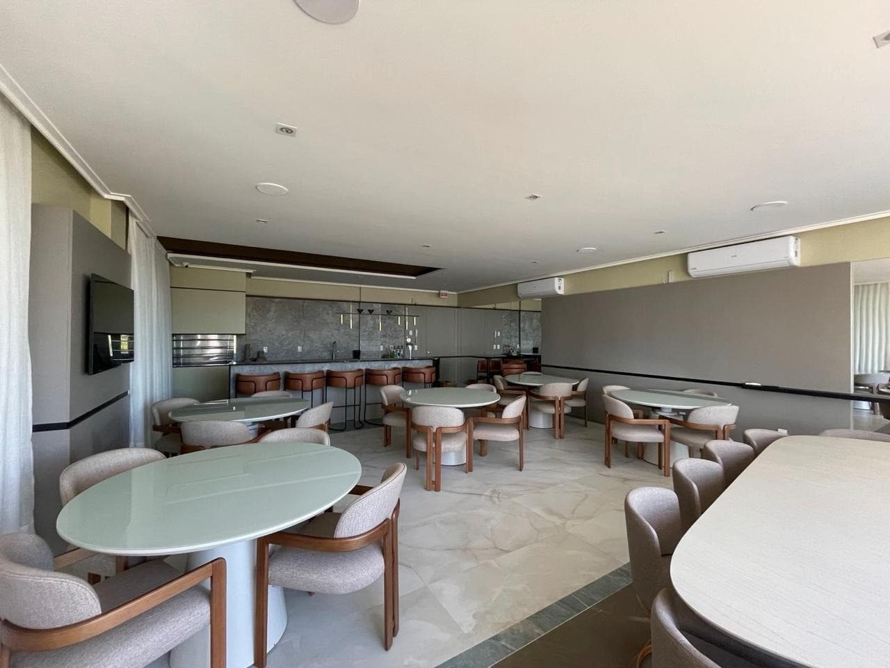 Apartamento para Locação com 2 quartos sendo 1 suíte, 1 vaga no bairro São Vicente em Itajaí/SC: 29 - SALÃO DE FESTAS