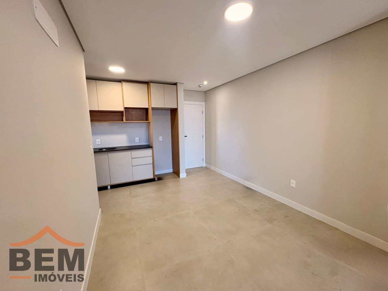 Apartamento para Locação com 1 quarto sendo 1 suíte, 2 vagas no bairro Centro em Itajaí/SC: 06 - SALA DE JANTAR