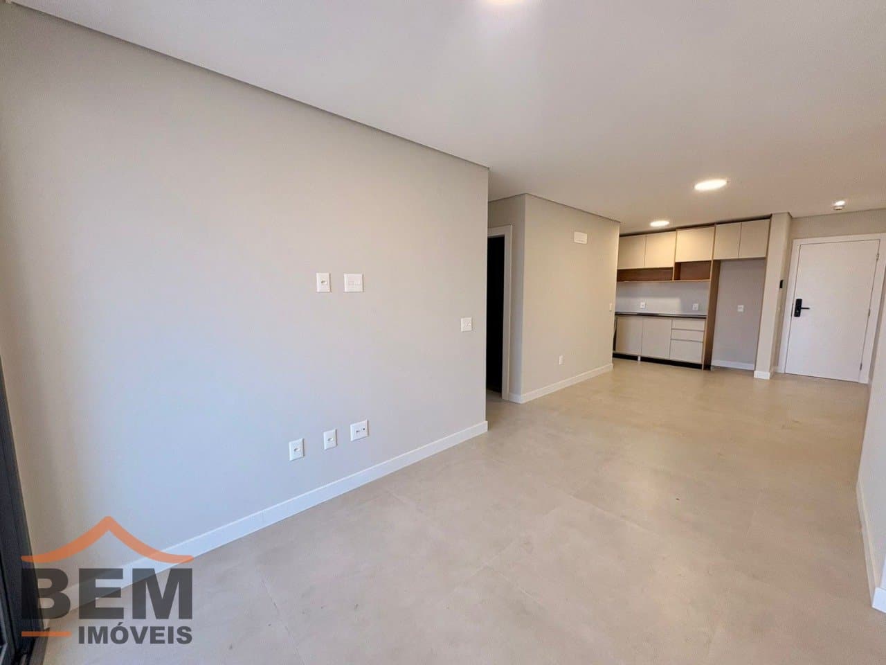 Apartamento para Locação com 1 quarto sendo 1 suíte, 2 vagas no bairro Centro em Itajaí/SC: 08 - SALA DE ESTAR