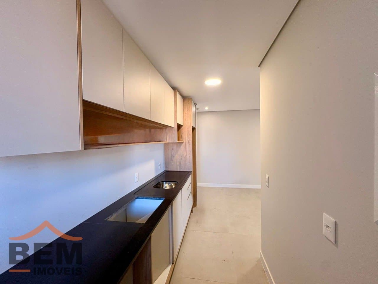 Apartamento para Locação com 1 quarto sendo 1 suíte, 2 vagas no bairro Centro em Itajaí/SC: 10 - COZINHA