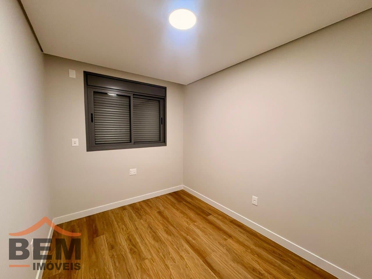 Apartamento para Locação com 1 quarto sendo 1 suíte, 2 vagas no bairro Centro em Itajaí/SC: 14 - QUARTO 02