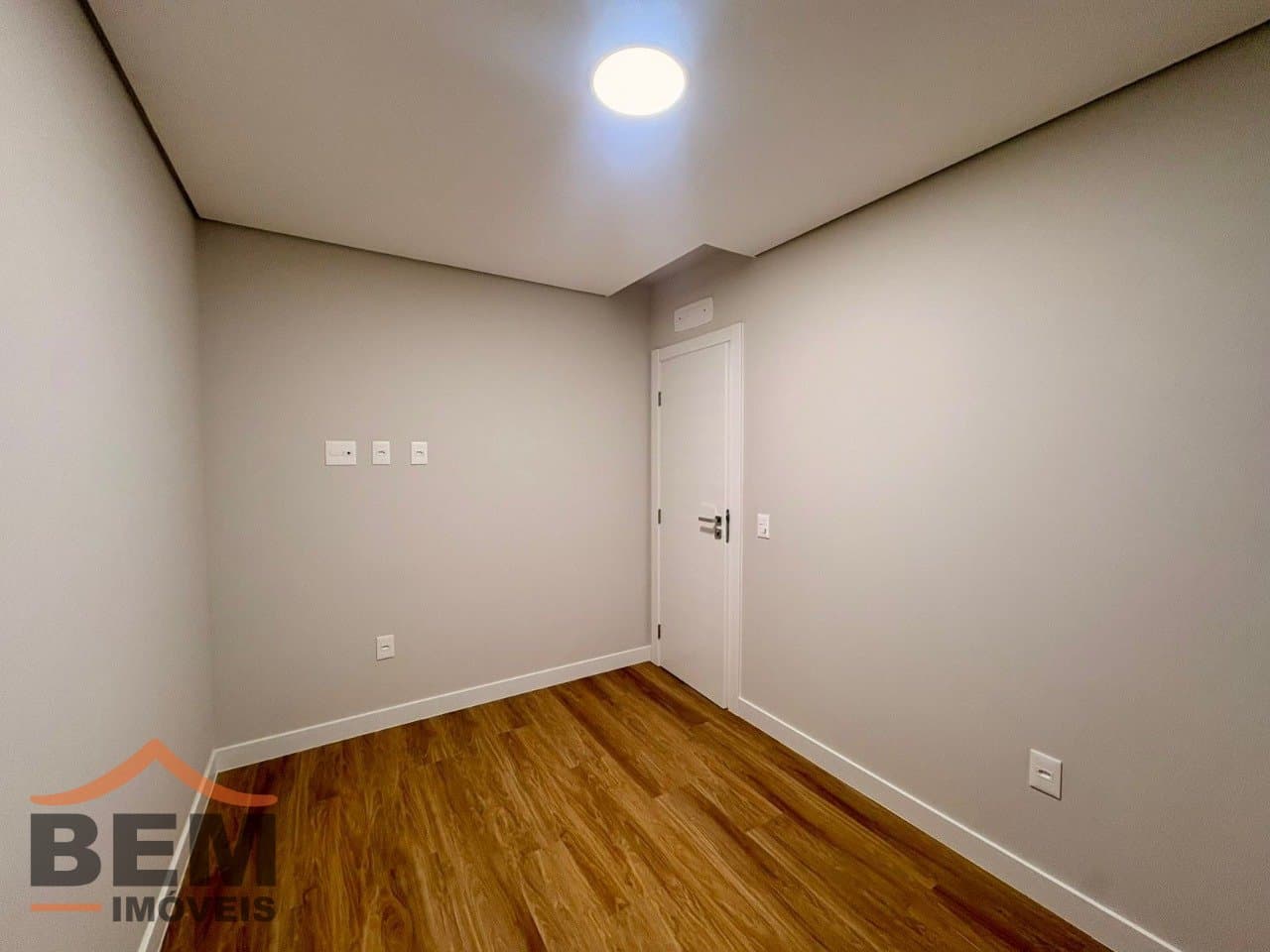 Apartamento para Locação com 1 quarto sendo 1 suíte, 2 vagas no bairro Centro em Itajaí/SC: 15 - QUARTO 02