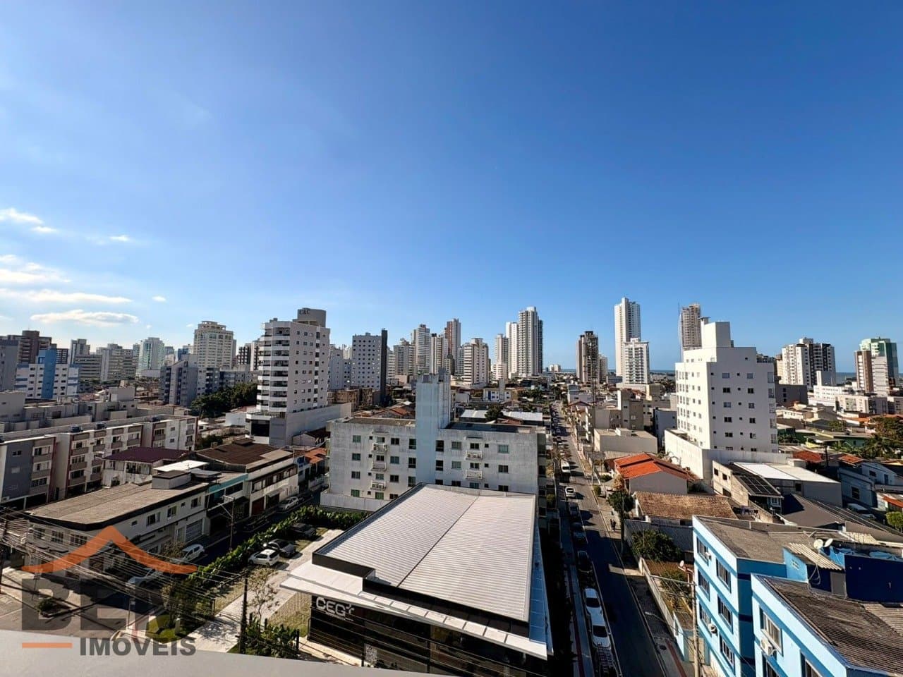 Apartamento para Locação com 1 quarto sendo 1 suíte, 2 vagas no bairro Centro em Itajaí/SC: 19 - VISTA DO APARTAMENTO