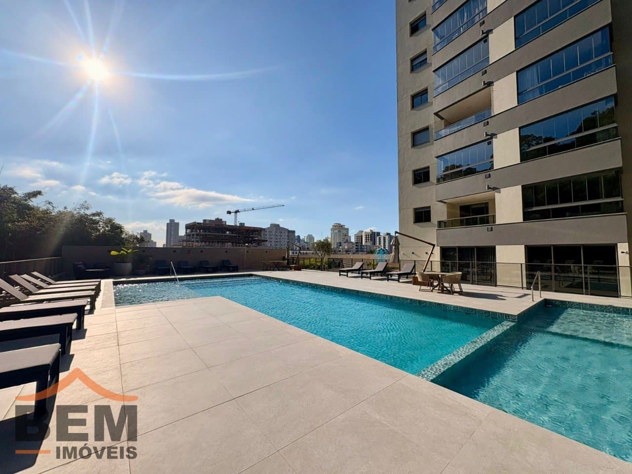 Apartamento para Locação com 1 quarto sendo 1 suíte, 2 vagas no bairro Centro em Itajaí/SC: 20 - PISCINA