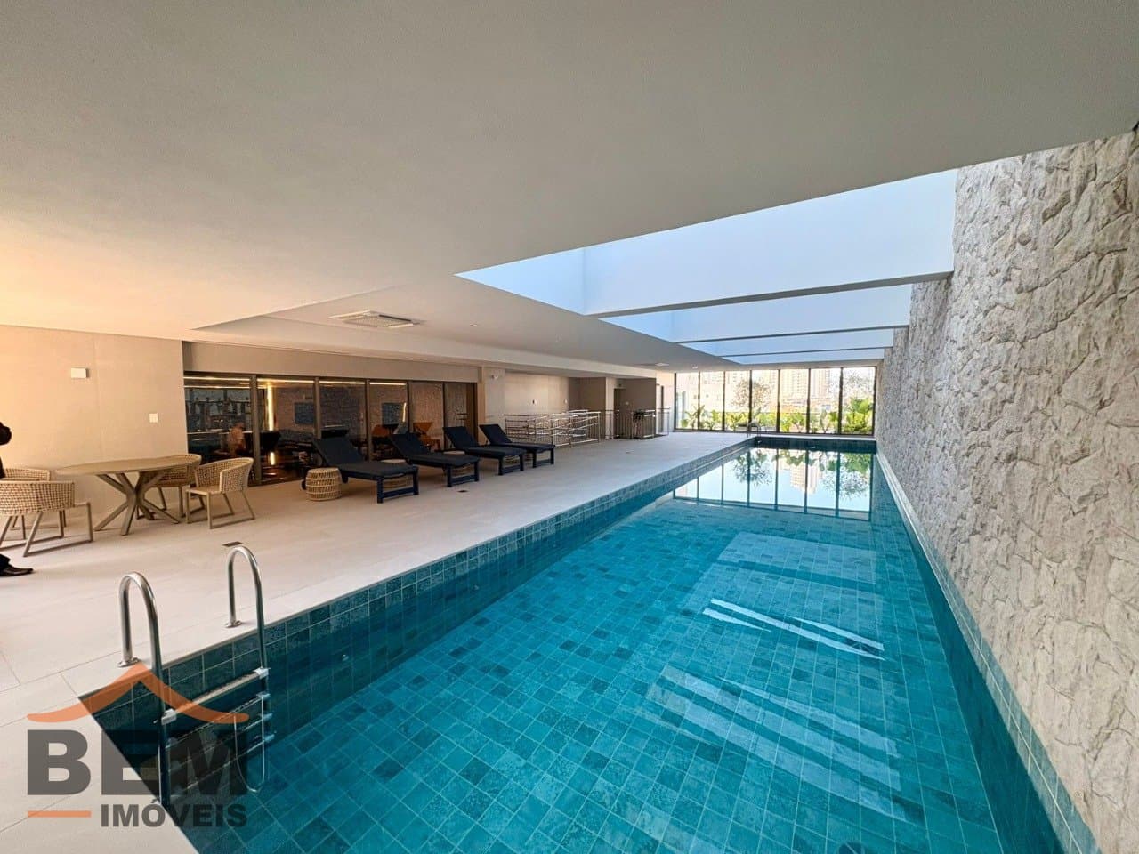 Apartamento para Locação com 1 quarto sendo 1 suíte, 2 vagas no bairro Centro em Itajaí/SC: 23 - PISCINA COBERTA