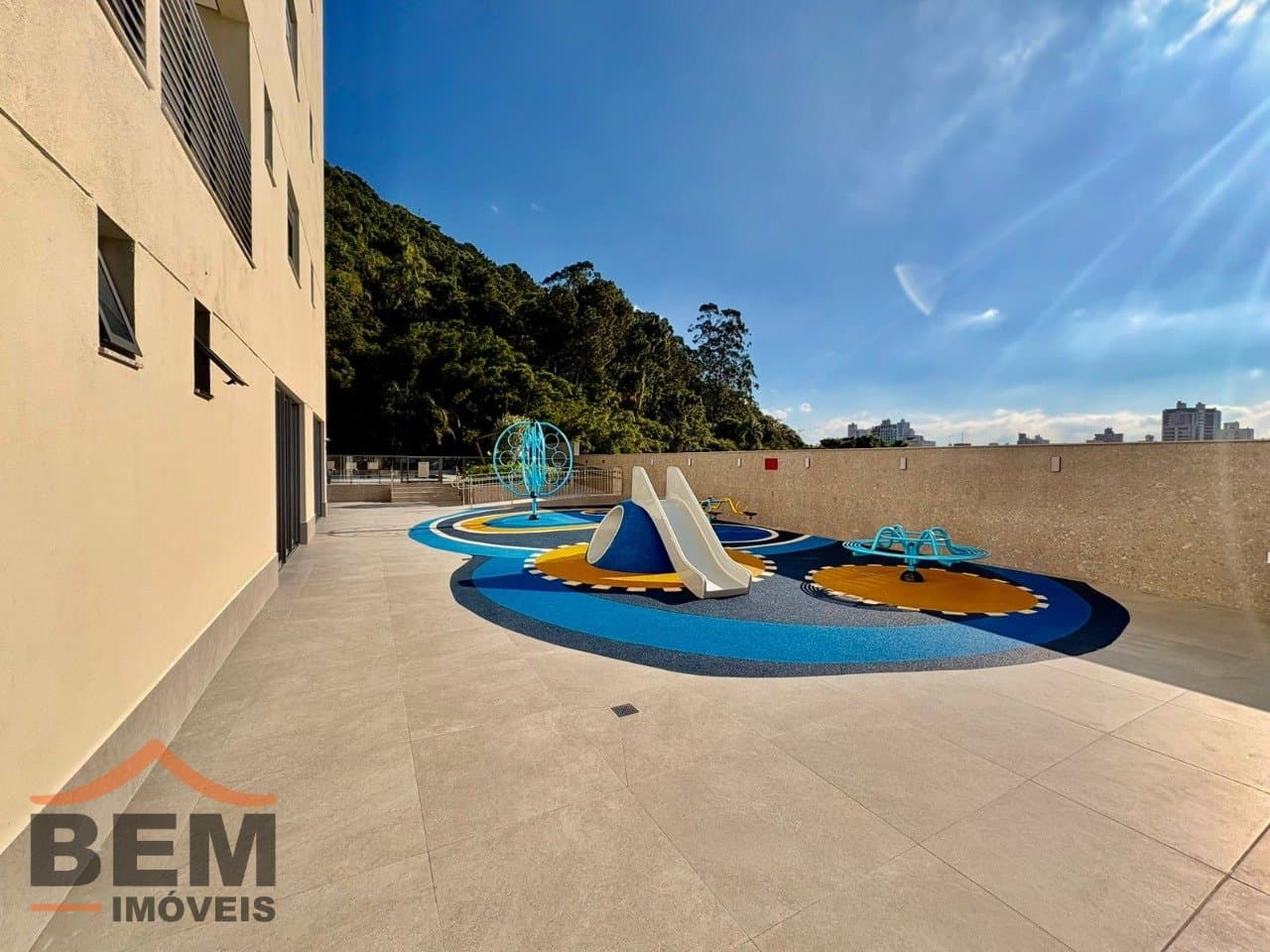 Apartamento para Locação com 1 quarto sendo 1 suíte, 2 vagas no bairro Centro em Itajaí/SC: 23 - PLAYGROUND