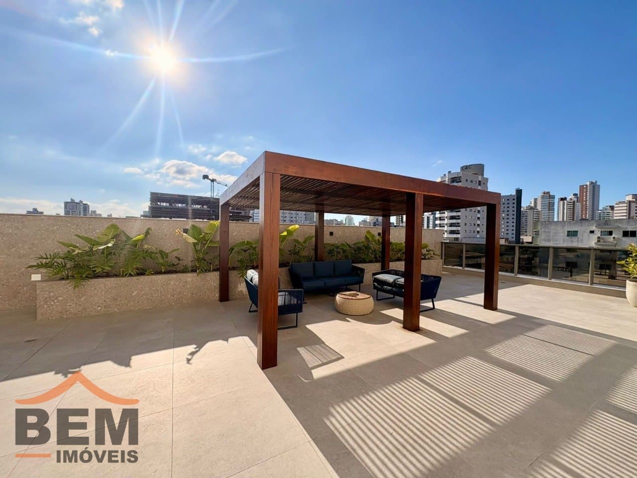 Apartamento para Locação com 1 quarto sendo 1 suíte, 2 vagas no bairro Centro em Itajaí/SC: 24 - TERRAÇO