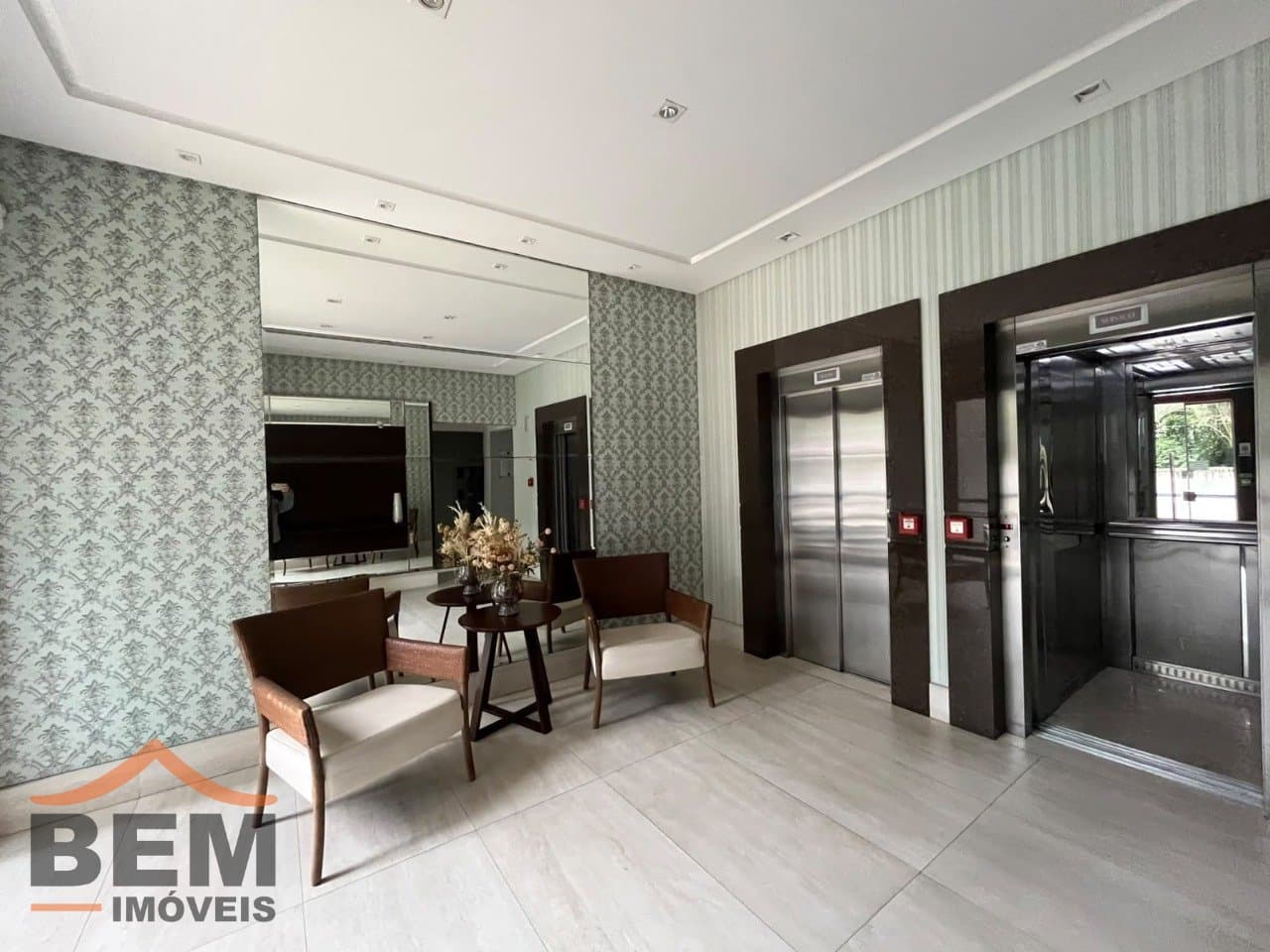 Apartamento para Locação com 2 quartos e 90m² no bairro Pioneiros, em Balneário Camboriú - SC