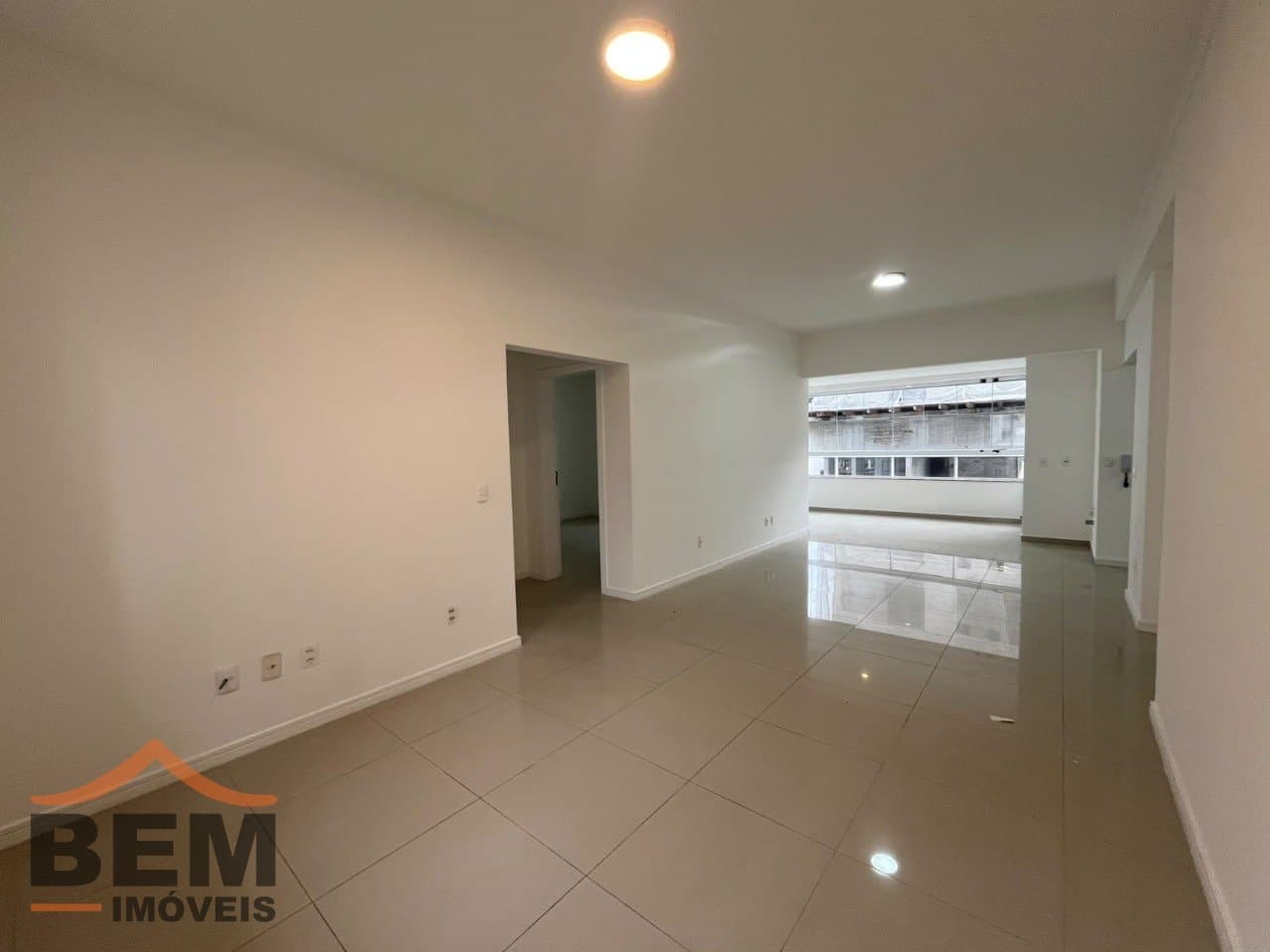 Apartamento para Locação com 2 quartos e 90m² no bairro Pioneiros, em Balneário Camboriú - SC
