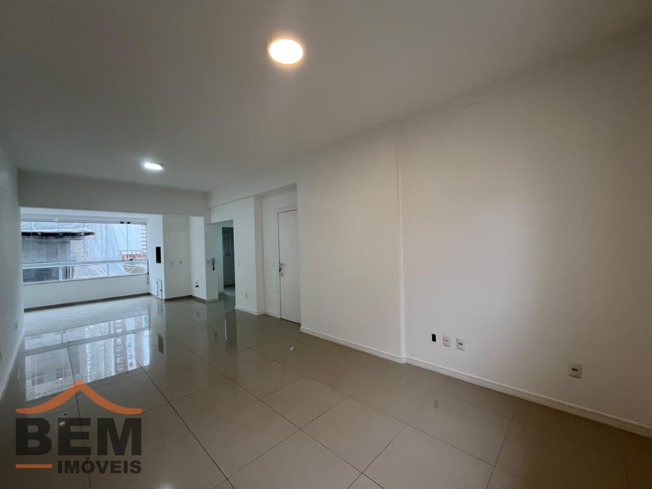 Apartamento para Locação com 2 quartos e 90m² no bairro Pioneiros, em Balneário Camboriú - SC