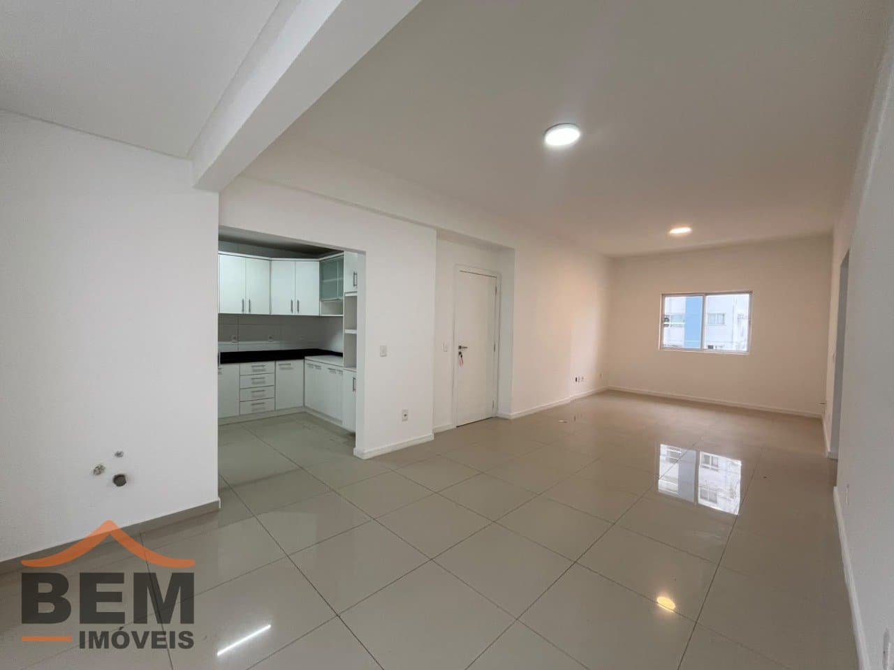 Apartamento para Locação com 2 quartos e 90m² no bairro Pioneiros, em Balneário Camboriú - SC