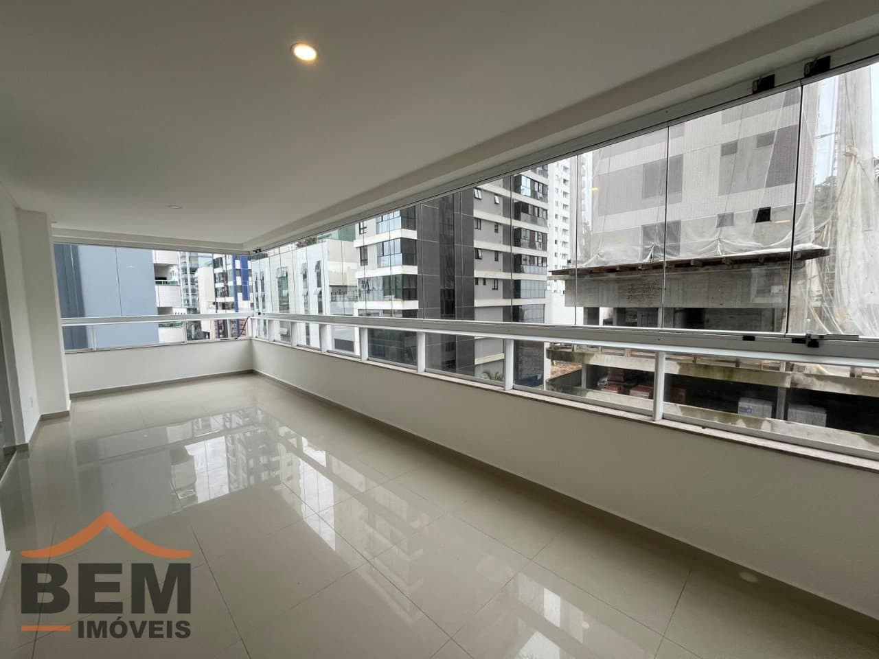 Apartamento para Locação com 2 quartos e 90m² no bairro Pioneiros, em Balneário Camboriú - SC