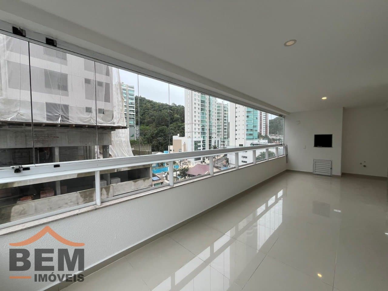 Apartamento para Locação com 2 quartos e 90m² no bairro Pioneiros, em Balneário Camboriú - SC