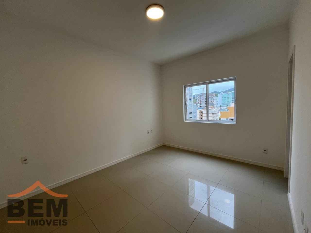 Apartamento para Locação com 2 quartos e 90m² no bairro Pioneiros, em Balneário Camboriú - SC