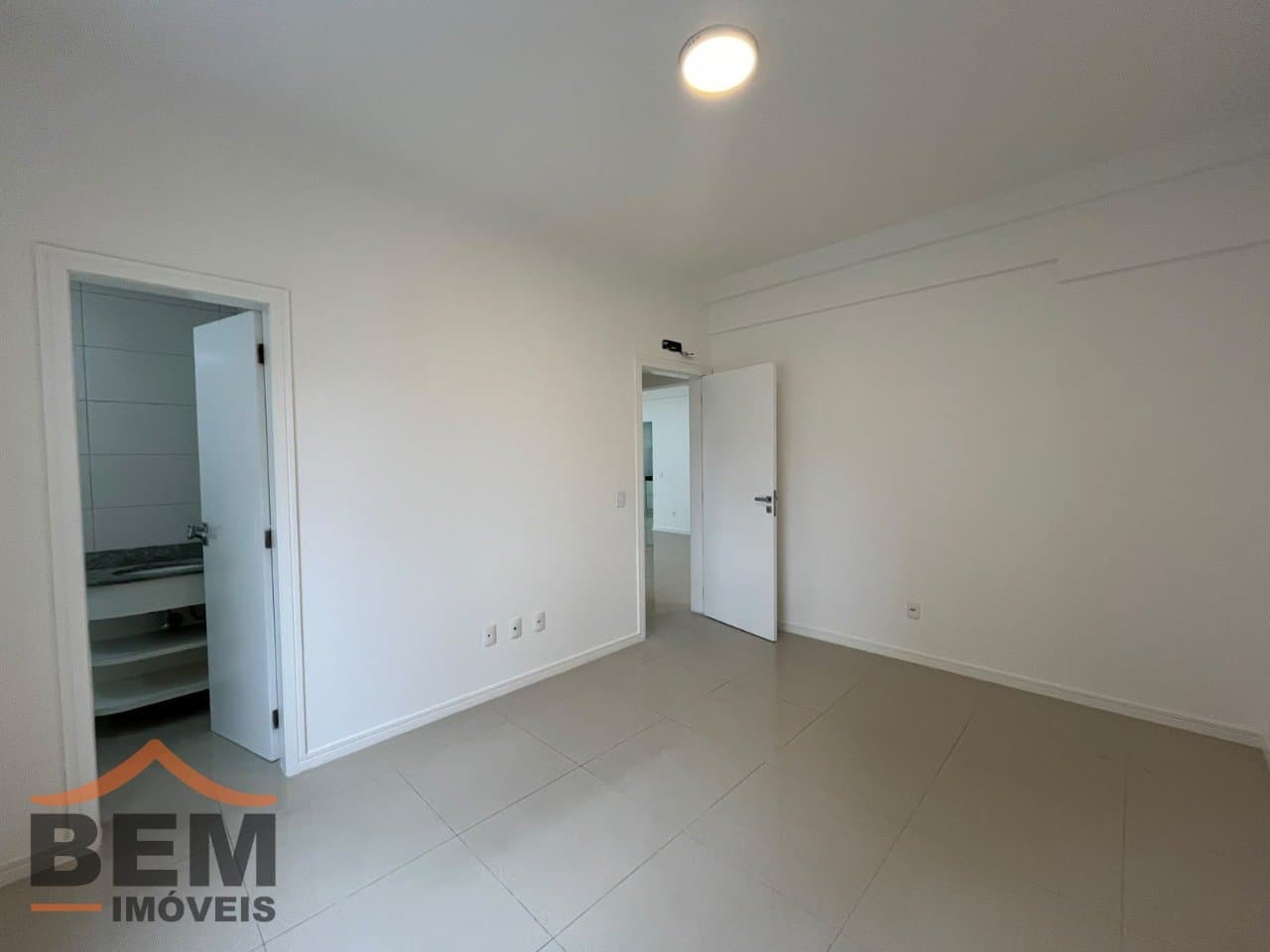 Apartamento para Locação com 2 quartos e 90m² no bairro Pioneiros, em Balneário Camboriú - SC