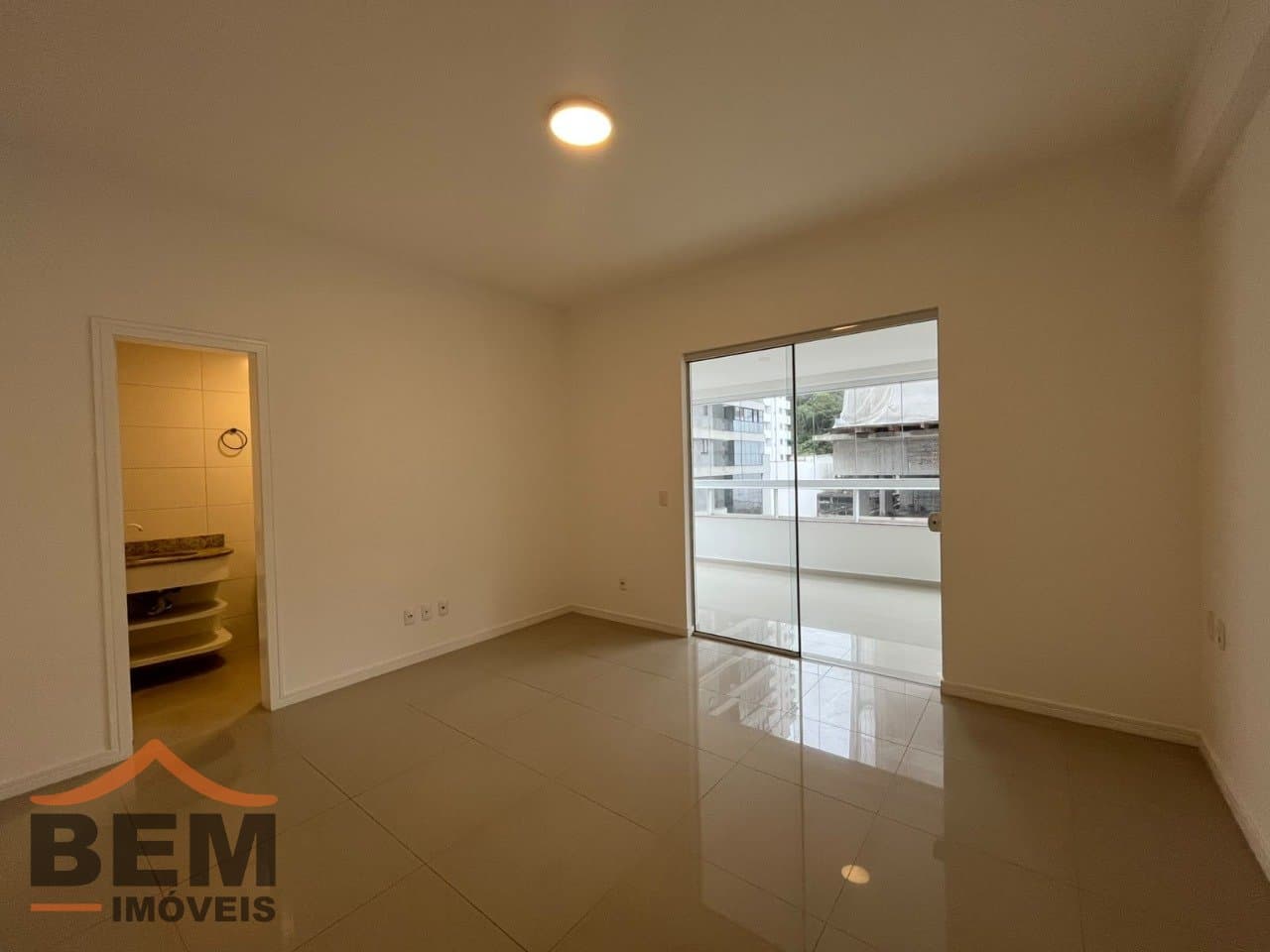Apartamento para Locação com 2 quartos e 90m² no bairro Pioneiros, em Balneário Camboriú - SC