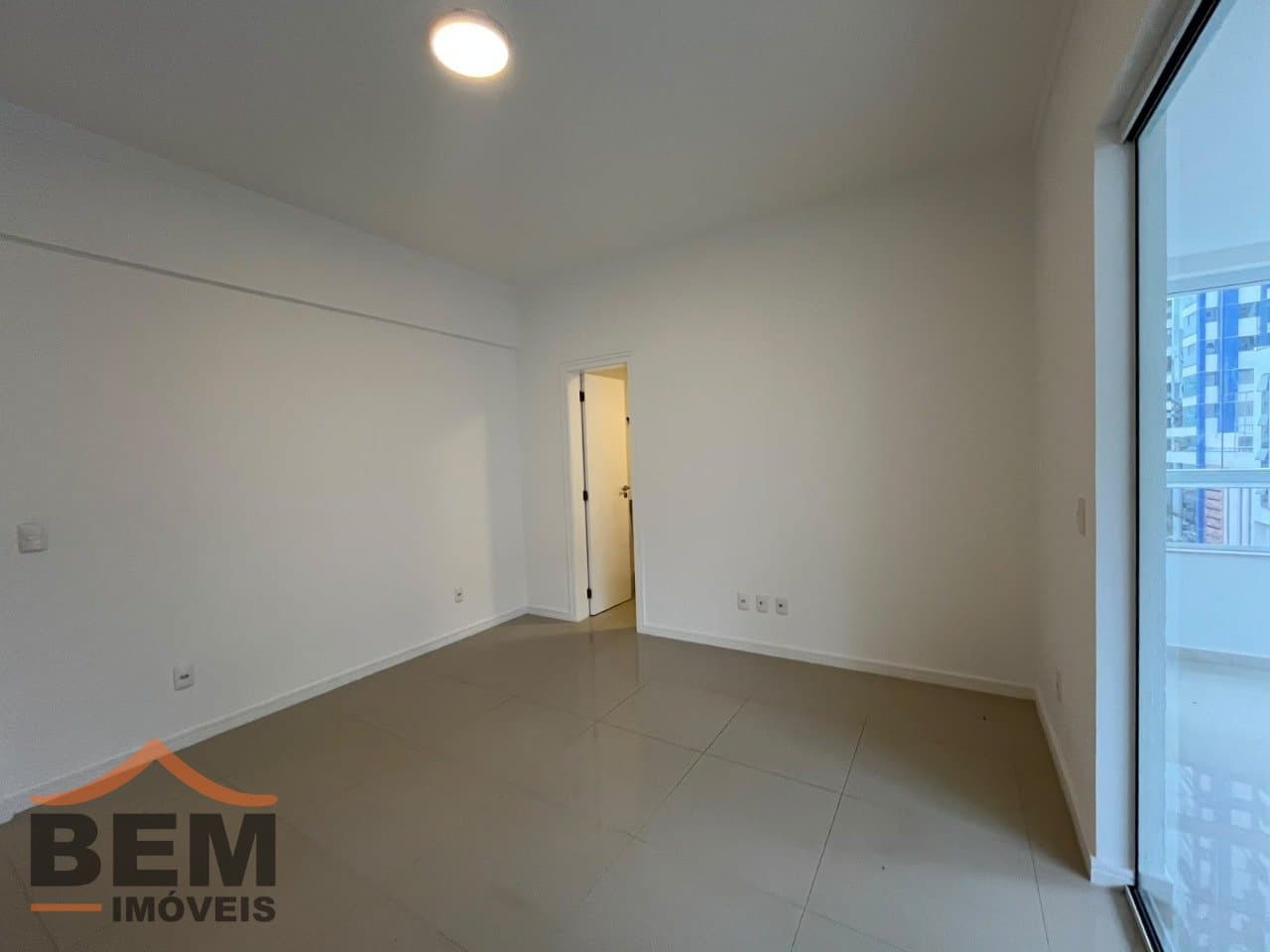Apartamento para Locação com 2 quartos e 90m² no bairro Pioneiros, em Balneário Camboriú - SC