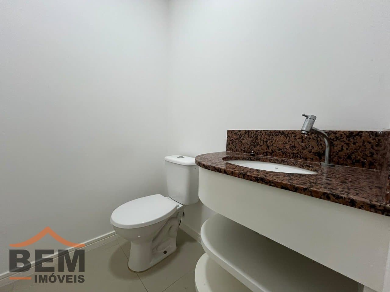 Apartamento para Locação com 2 quartos e 90m² no bairro Pioneiros, em Balneário Camboriú - SC
