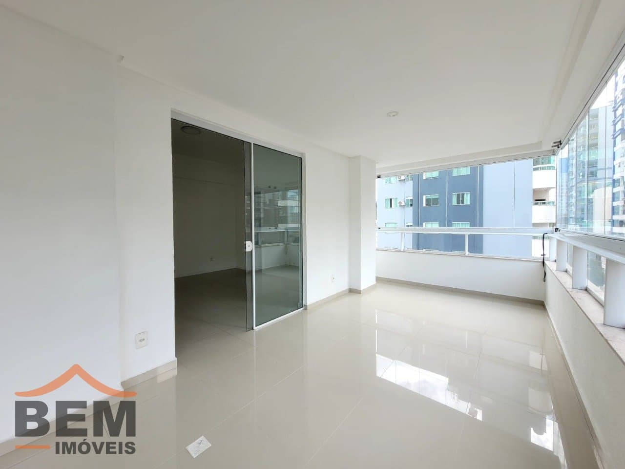 Apartamento para Locação com 2 quartos sendo 2 suítes, 2 vagas no bairro Pioneiros em Balneário Camboriú/SC: 15 - SACADA