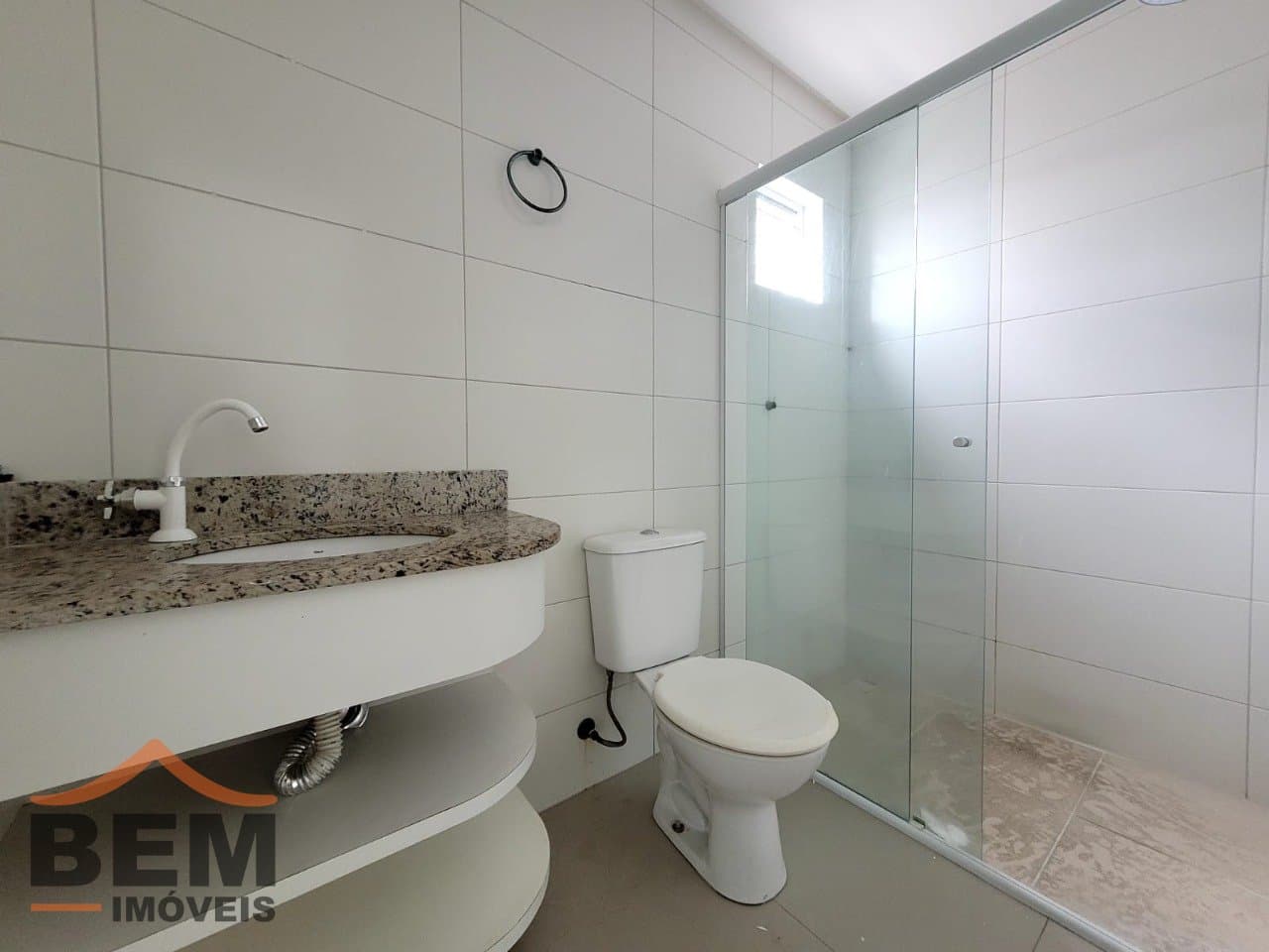 Apartamento para Locação com 2 quartos sendo 2 suítes, 2 vagas no bairro Pioneiros em Balneário Camboriú/SC: 18 - BANHEIRO SUÍTE