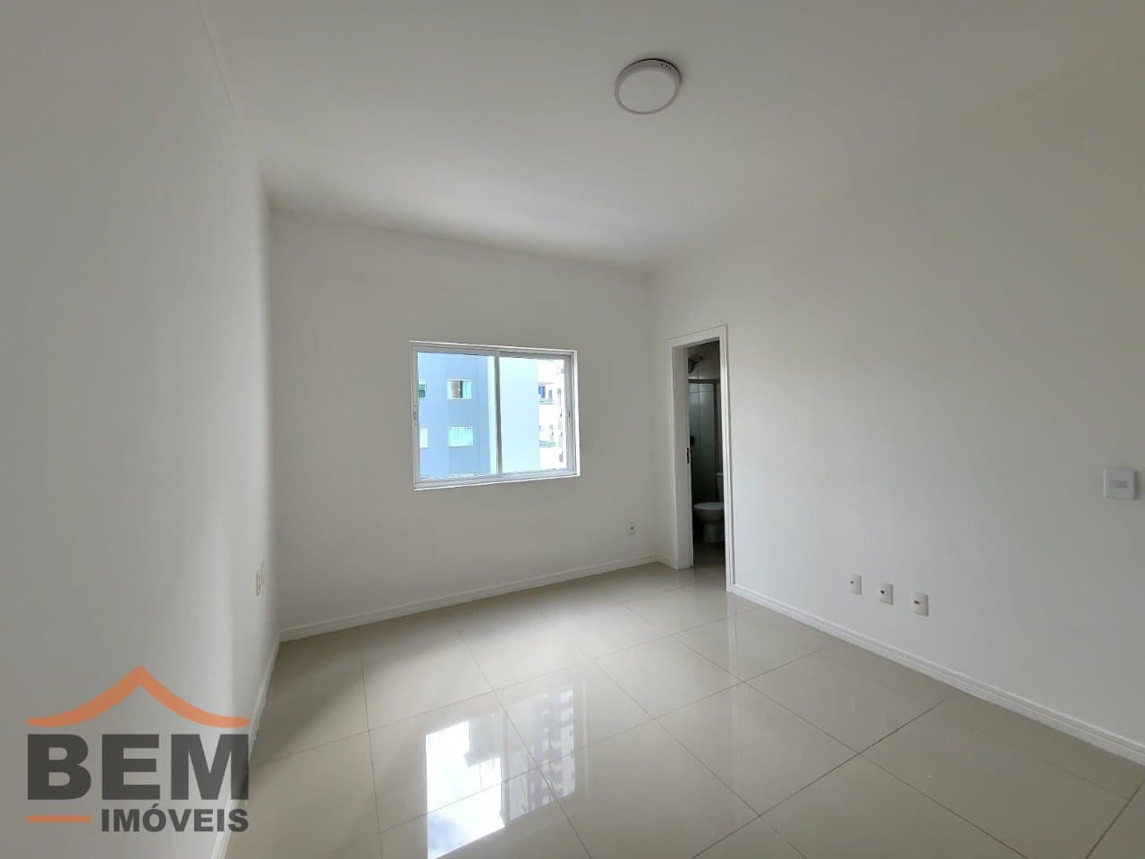 Apartamento para Locação com 2 quartos sendo 2 suítes, 2 vagas no bairro Pioneiros em Balneário Camboriú/SC: 20 - SUÍTE 2