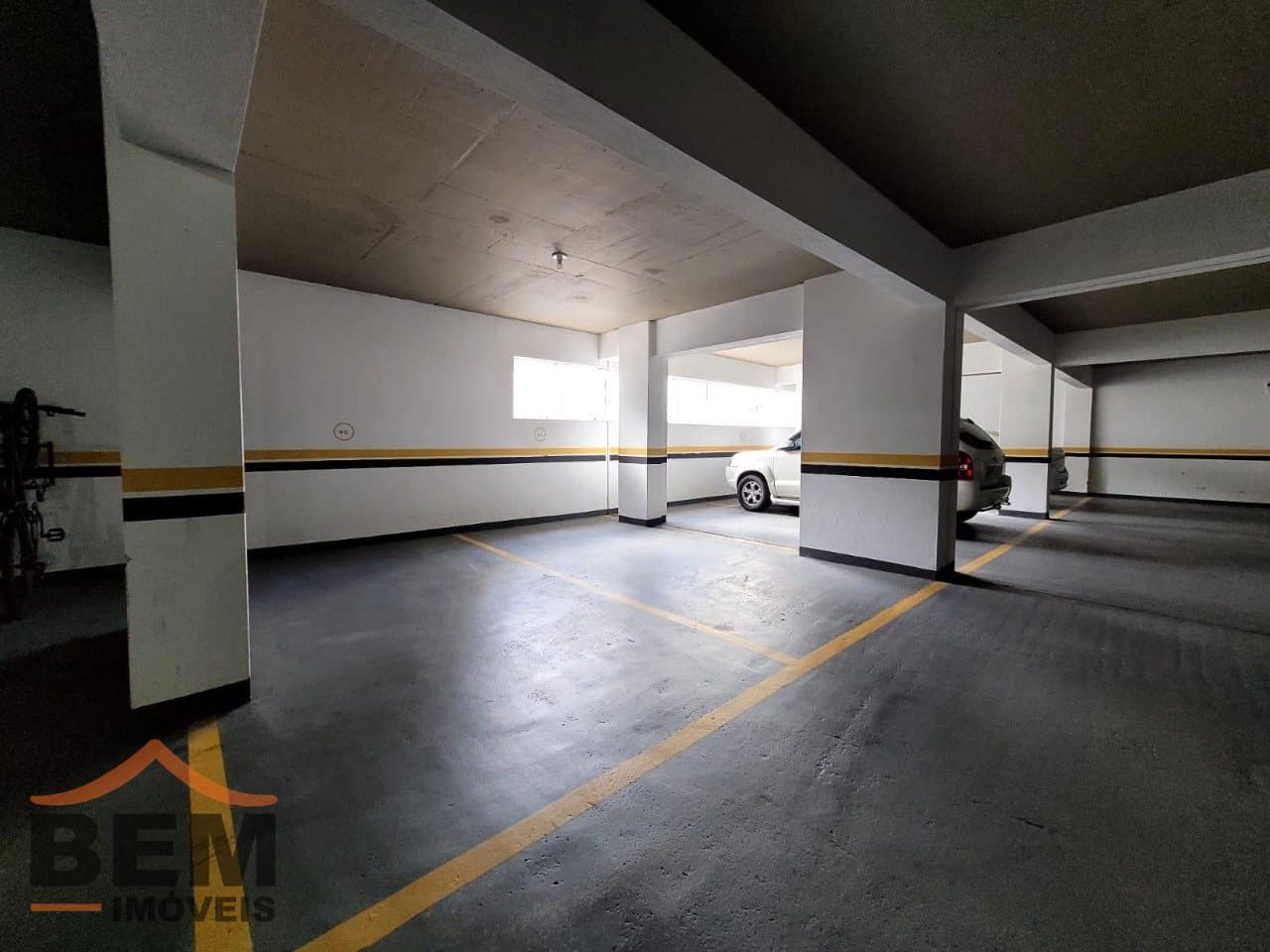 Apartamento para Locação com 2 quartos sendo 2 suítes, 2 vagas no bairro Pioneiros em Balneário Camboriú/SC: 23 - GARAGENS