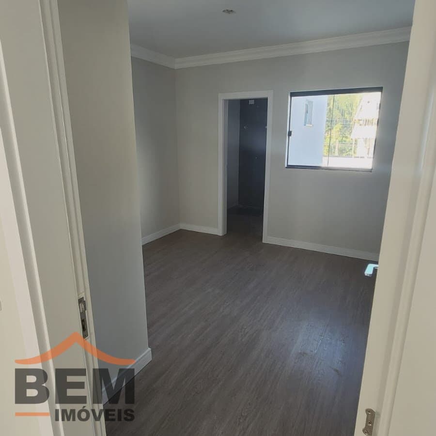 Casa à Venda com 3 quartos sendo 3 suítes, 2 vagas no bairro Ressacada em Itajaí/SC