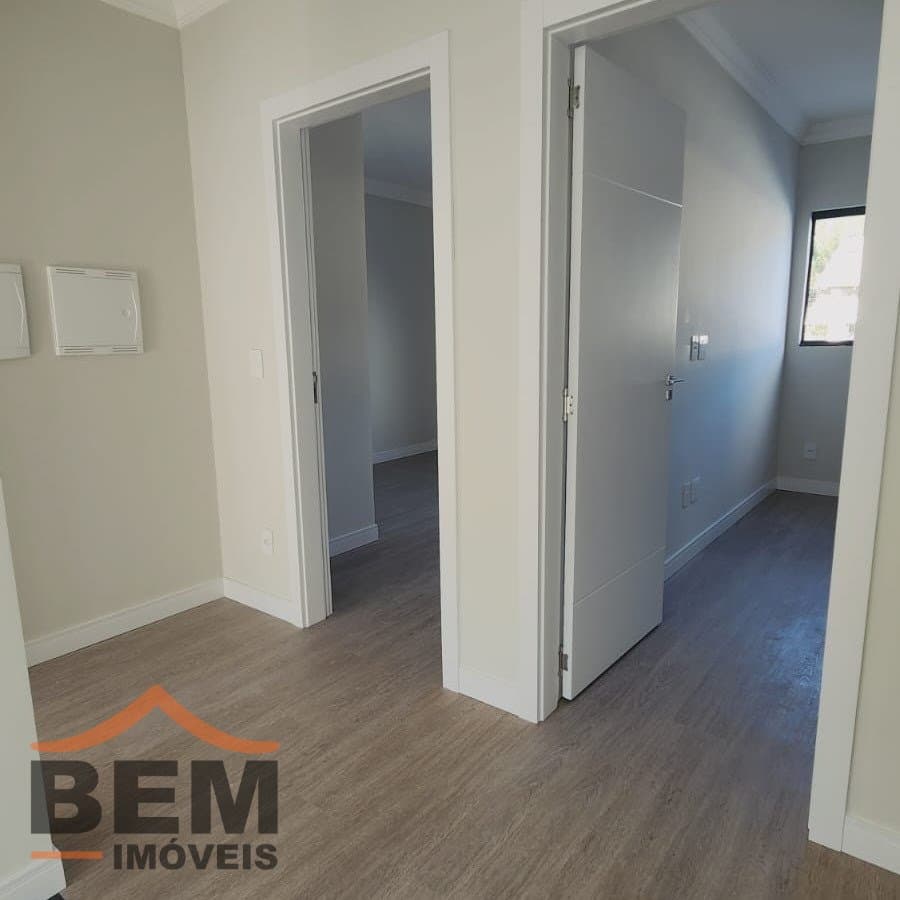Casa à Venda com 3 quartos sendo 3 suítes, 2 vagas no bairro Ressacada em Itajaí/SC