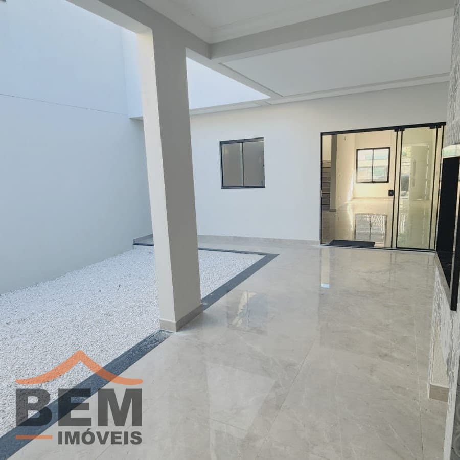 Casa à Venda com 3 quartos sendo 3 suítes, 2 vagas no bairro Ressacada em Itajaí/SC