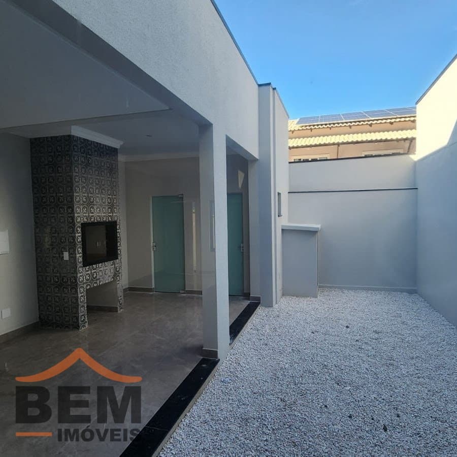 Casa à Venda com 3 quartos sendo 3 suítes, 2 vagas no bairro Ressacada em Itajaí/SC