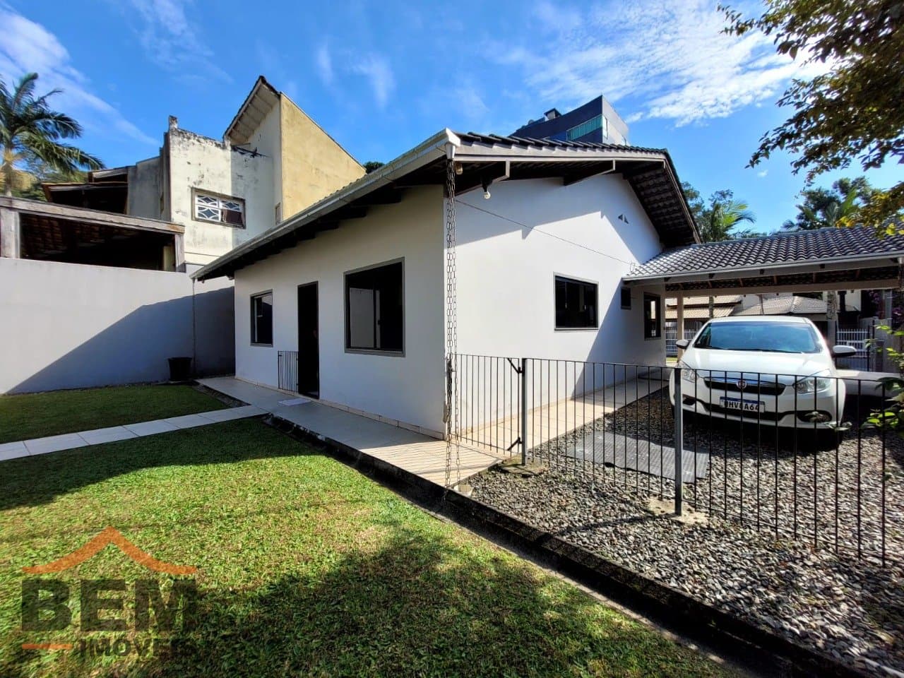 Casa à Venda com 3 quartos sendo 1 suíte, 2 vagas no bairro Ressacada em Itajaí/SC