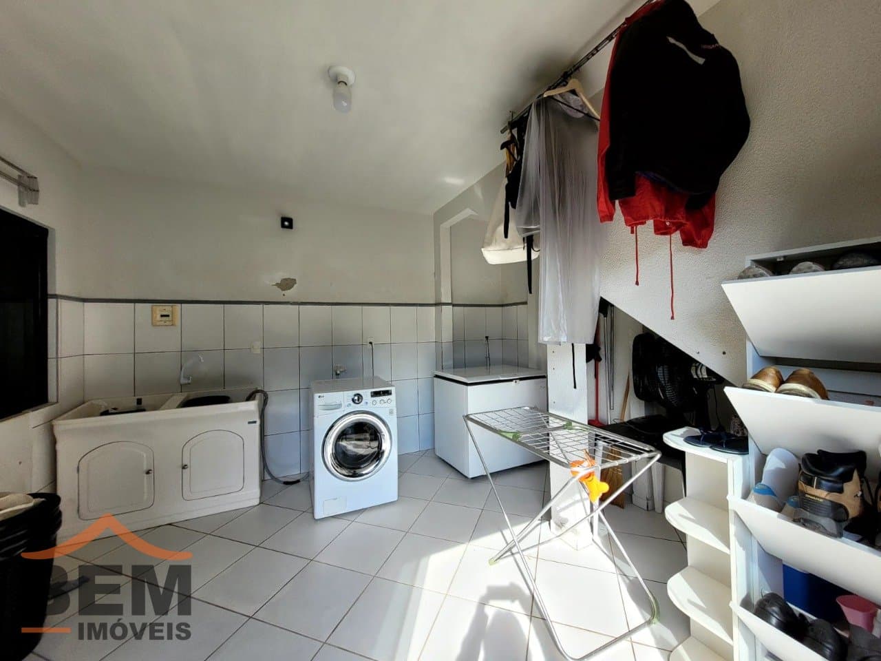 Casa à Venda com 3 quartos sendo 1 suíte, 2 vagas no bairro Ressacada em Itajaí/SC