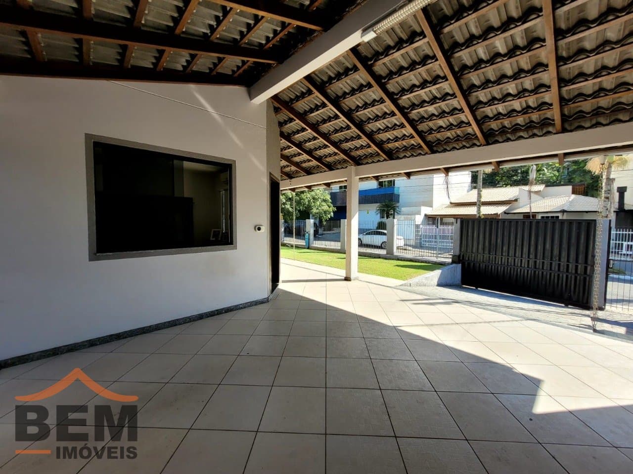 Casa à Venda com 3 quartos sendo 1 suíte, 2 vagas no bairro Ressacada em Itajaí/SC