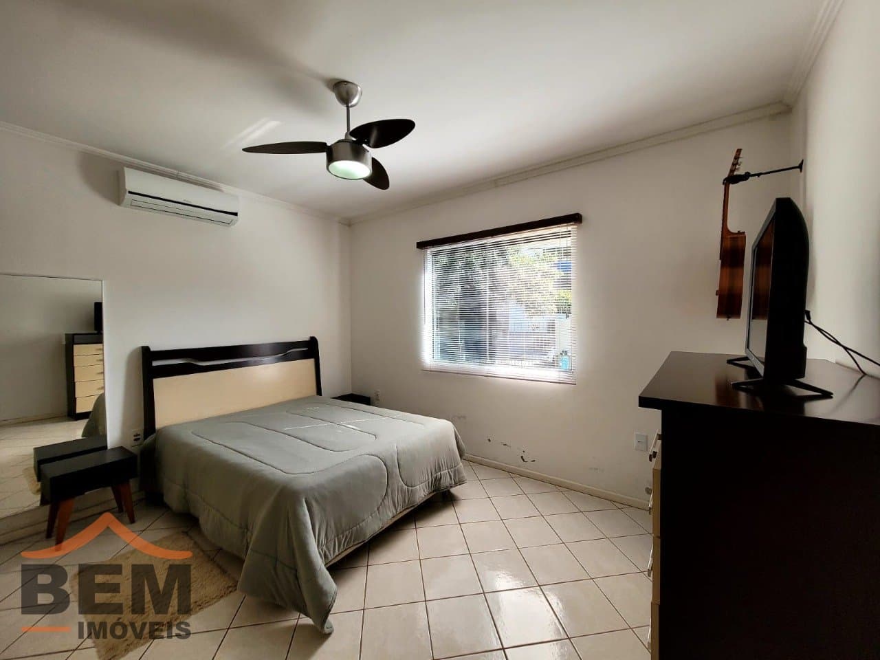 Casa à Venda com 3 quartos sendo 1 suíte, 2 vagas no bairro Ressacada em Itajaí/SC