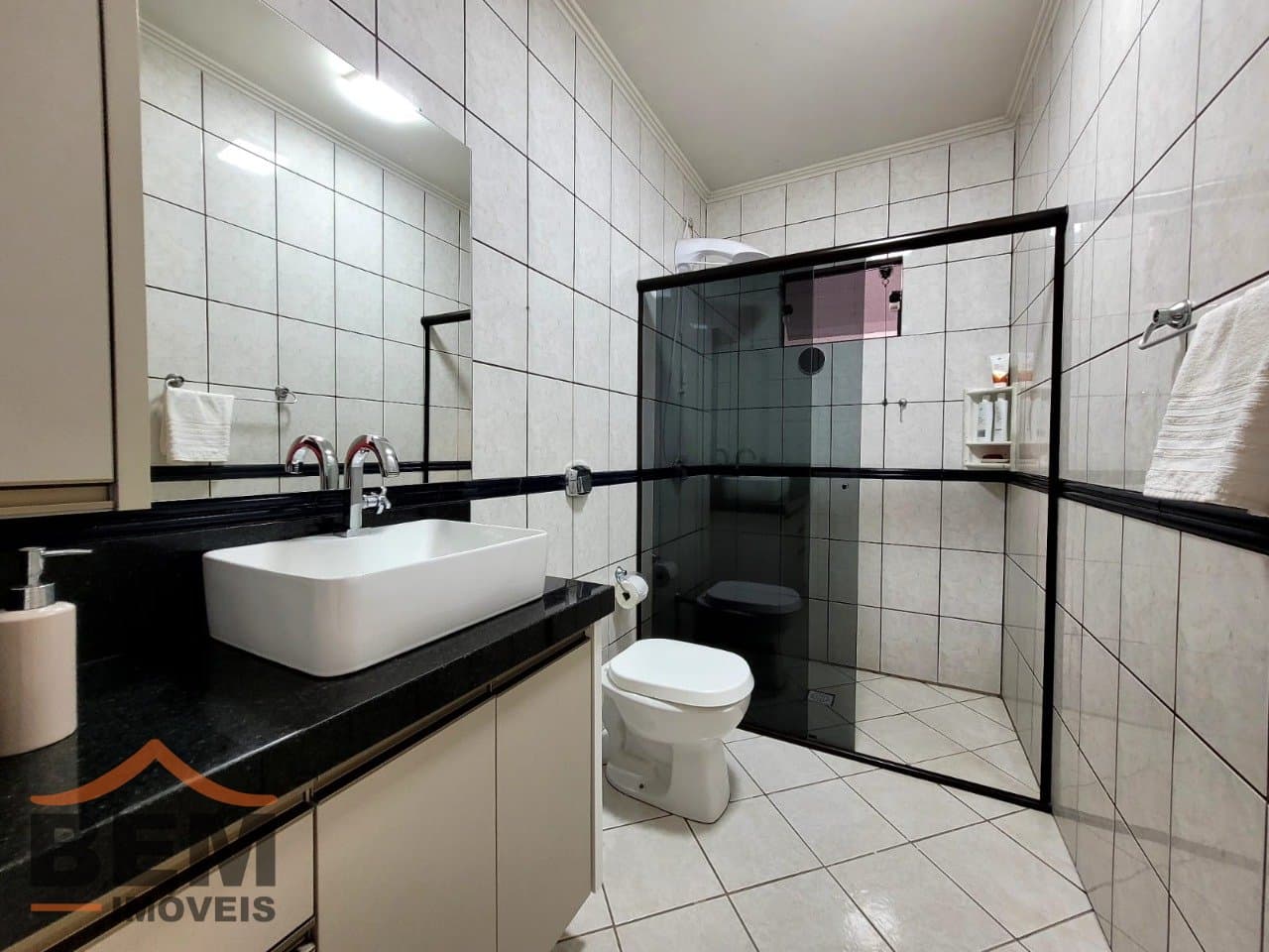 Casa à Venda com 3 quartos sendo 1 suíte, 2 vagas no bairro Ressacada em Itajaí/SC