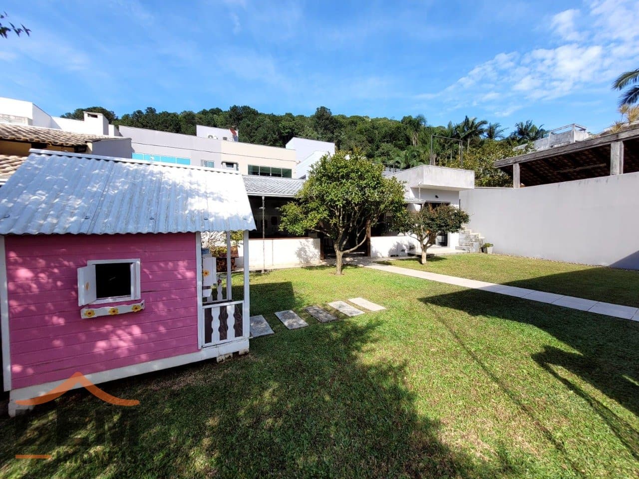 Casa à Venda com 3 quartos sendo 1 suíte, 2 vagas no bairro Ressacada em Itajaí/SC