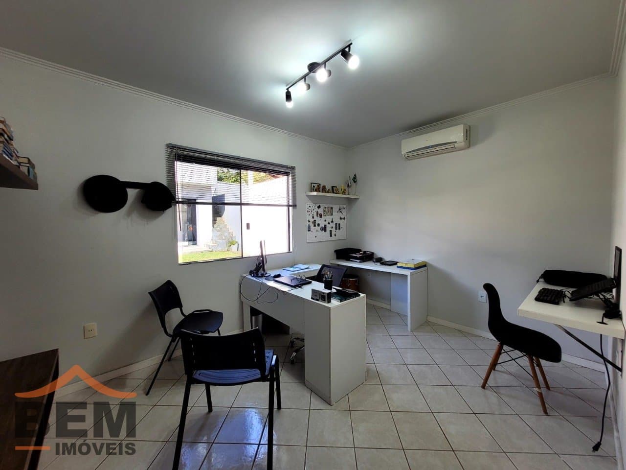 Casa à Venda com 3 quartos sendo 1 suíte, 2 vagas no bairro Ressacada em Itajaí/SC