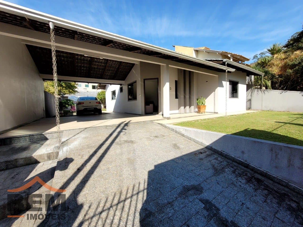 Casa à Venda com 3 quartos sendo 1 suíte, 2 vagas no bairro Ressacada em Itajaí/SC