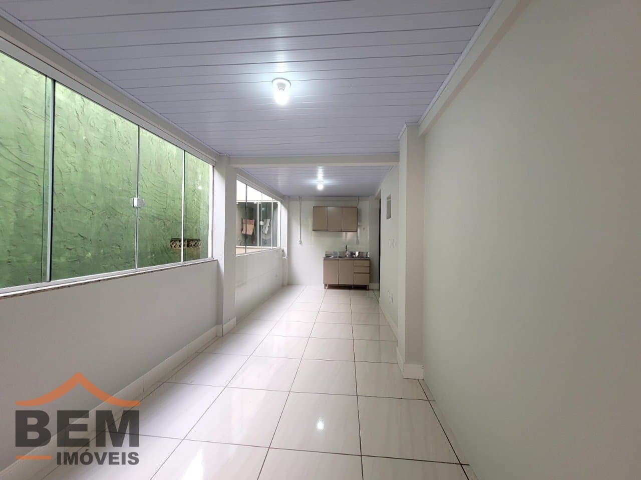 Apartamento para Locação com 1 quarto, 1 vaga no bairro Fazenda em Itajaí/SC: 07 - SALA E COZINHA