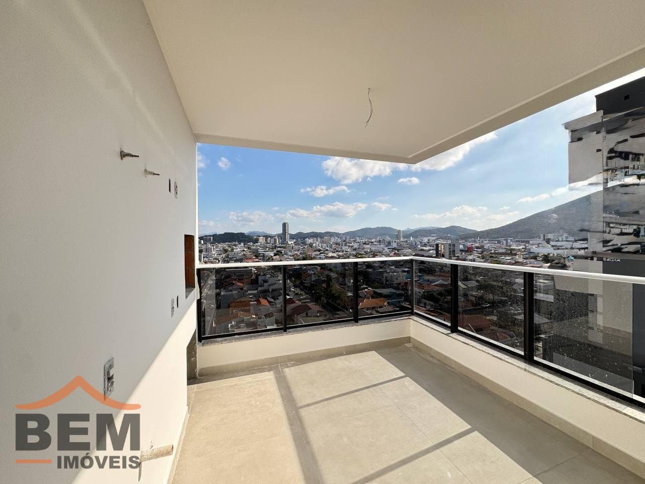 Apartamento à Venda com 3 quartos sendo 3 suítes, 2 vagas no bairro Centro em Balneário Camboriú/SC: 58b5783f-0bf3-4a98-a618-7ccfa4e75e6c