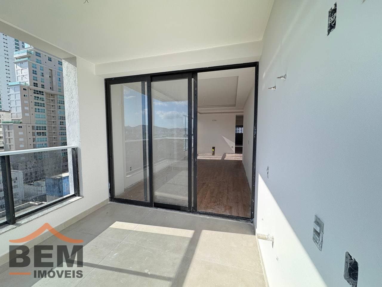 Apartamento à Venda com 3 quartos sendo 3 suítes, 2 vagas no bairro Centro em Balneário Camboriú/SC: 99dbe589-7bfa-4b68-bdc0-b7f8a0907af0