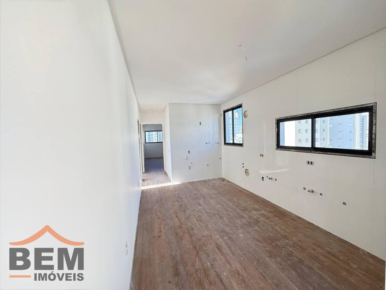 Apartamento à Venda com 3 quartos sendo 3 suítes, 2 vagas no bairro Centro em Balneário Camboriú/SC: 9da6692b-91ad-4514-94c4-6f07e6261449