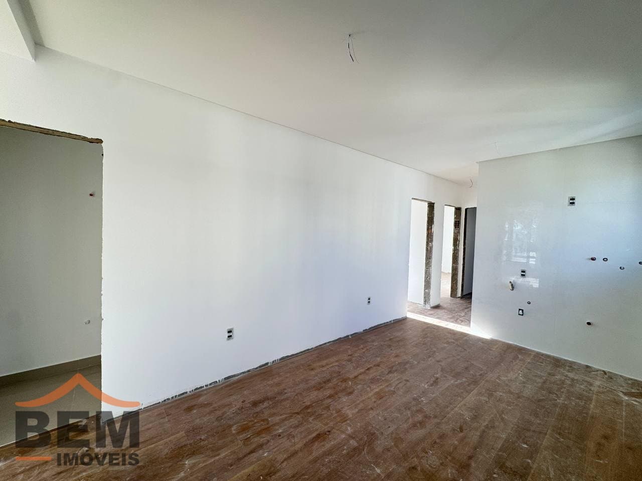 Apartamento à Venda com 3 quartos sendo 3 suítes, 2 vagas no bairro Centro em Balneário Camboriú/SC: 6cc200c4-d076-4743-8282-7f6c31f7a927
