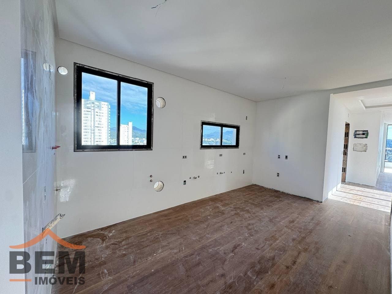Apartamento à Venda com 3 quartos sendo 3 suítes, 2 vagas no bairro Centro em Balneário Camboriú/SC: 28f20883-577c-4ce0-9882-2c3d5e96eb08