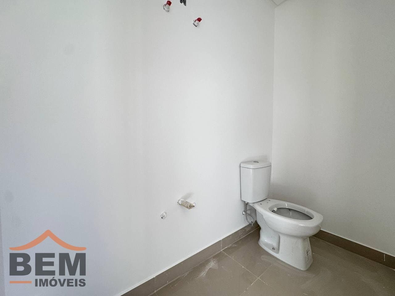 Apartamento à Venda com 3 quartos sendo 3 suítes, 2 vagas no bairro Centro em Balneário Camboriú/SC: ffa26baa-fcc8-436f-9688-3203249a9042