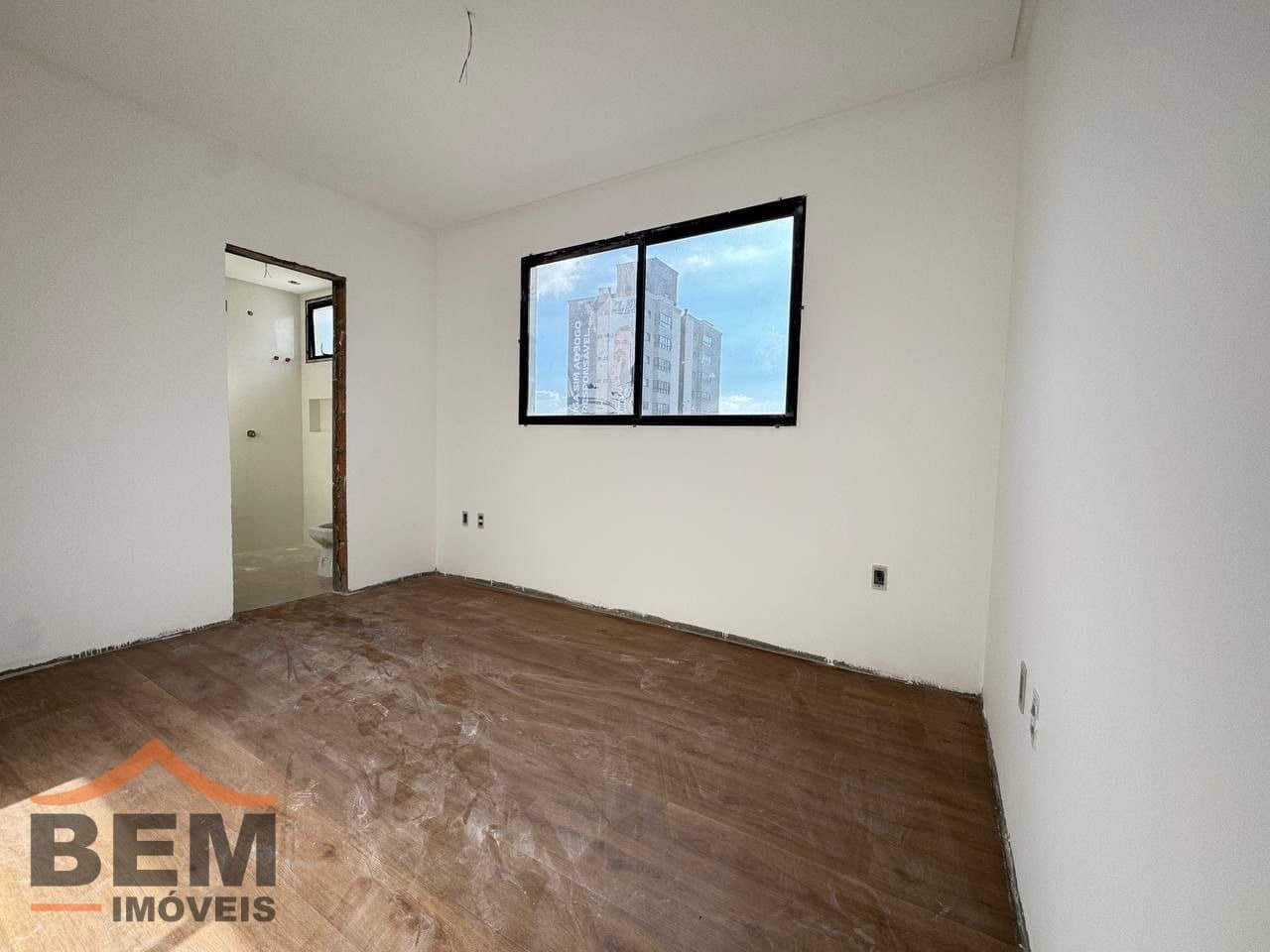 Apartamento à Venda com 3 quartos sendo 3 suítes, 2 vagas no bairro Centro em Balneário Camboriú/SC: e3e46d37-d743-435e-8300-0966cecde9d8