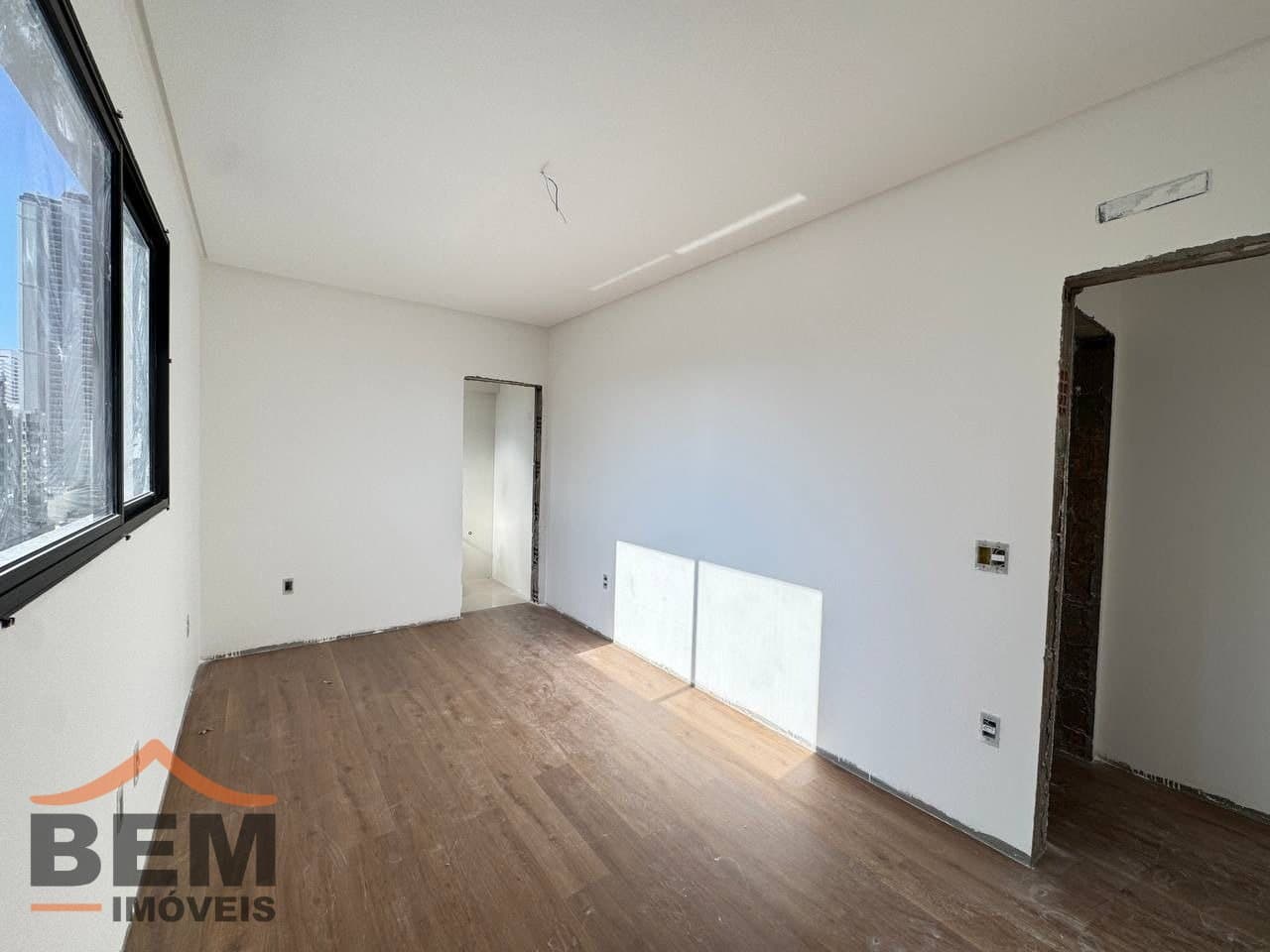 Apartamento à Venda com 3 quartos sendo 3 suítes, 2 vagas no bairro Centro em Balneário Camboriú/SC: 3d36ee83-f826-4ce1-9add-fa82d3815f38